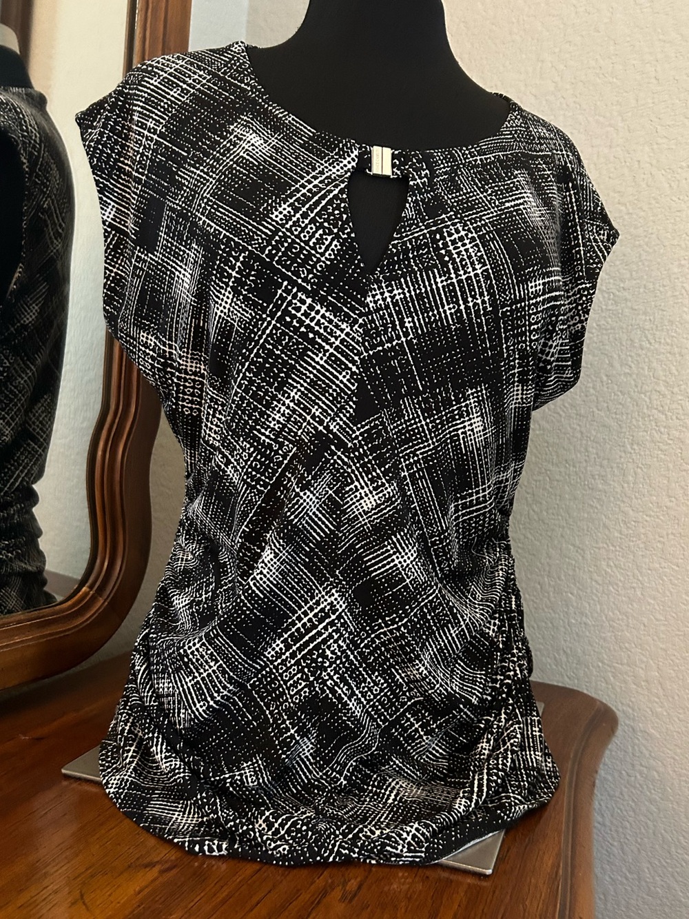 Vince Camuto Black & White Printed Cap-Sleeve Top. Size L. NwtgS.